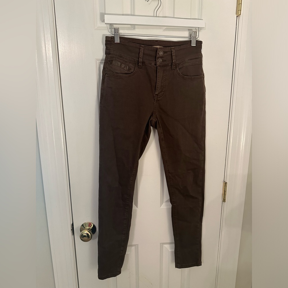 Super cute brown Bianco jeans size 27